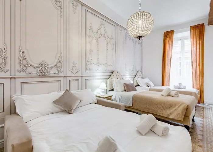 Spanish Square - Romedreamhome